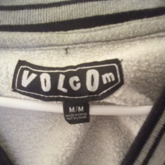 Men's Volcom brand zipper sweater - Picture 3 of 4